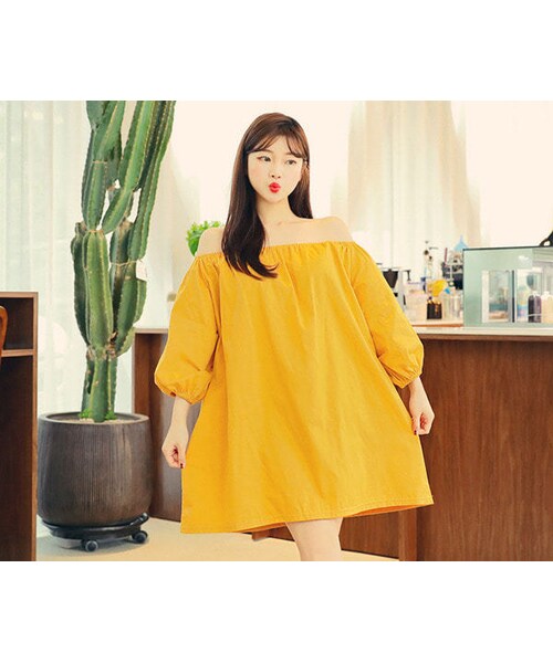 HOTPING(ホッピン)の「オーバーフィットオフショルダーブラウス(シャツ/ブラウス・レディース・イエロー/ホワイト/ピンク/ブラック・フリーサイズ(XS-XXL))」の1枚目の写真