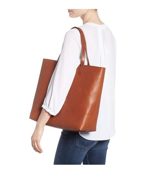 madewell（メイドウェル）の「Madewell Zip Top Transport Leather Tote（トートバッグ・レディース・Beige/Black/Brown・One Size）」の6枚目の写真