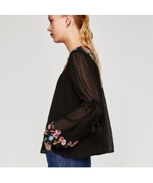 新品☆ZARA ザラ ドット柄 花柄フラワー長袖シャツブラウス ZARA（ザラ）の「花柄刺繍ドットブラウス 長袖 フリンジ 黒 白