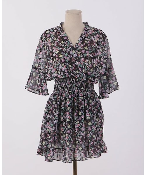 D&B By DABAGIRL（-）の「シャーリングフラワー柄ワンピース（ワンピース・レディース・ブルー/ブラック/ホワイト・FREE(XS-M)）」の3枚目の写真