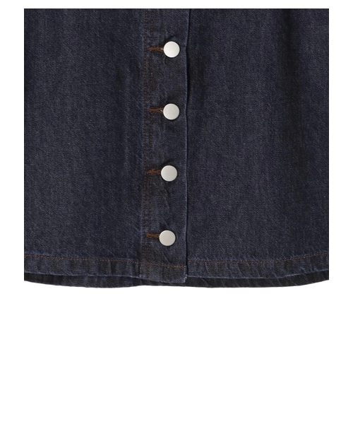 earth music&ecology(アースミュージックアンドエコロジー)の「・前釦ミニスカート(スカート・インディゴ/ライトインディゴ・S/M)」の6枚目の写真