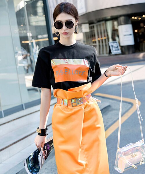 DINT(ディント)の「ベーシックラブのイラストトップ(Tシャツ/カットソー・レディース・블랙/화이트/블루・one(44~66size))」の1枚目の写真