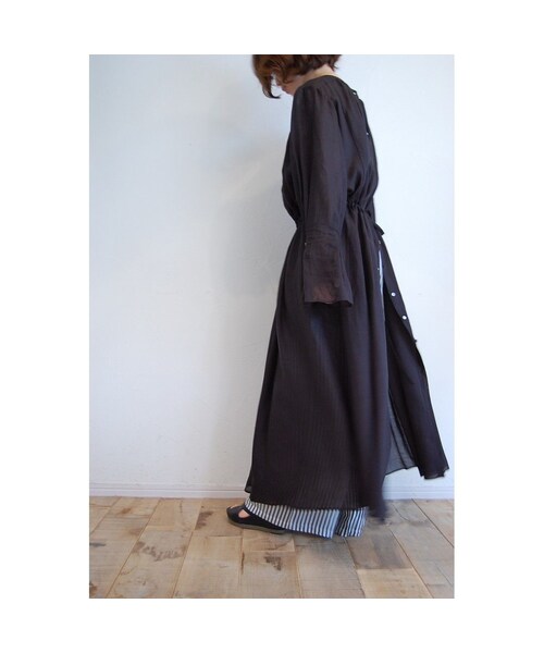 hippiness（ヒッピネス）の「スリーブタックワンピース（ワンピース・レディース・その他）」の4枚目の写真