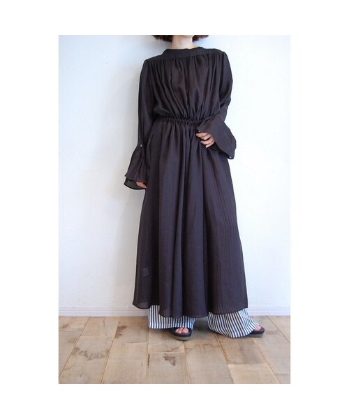 hippiness（ヒッピネス）の「スリーブタックワンピース（ワンピース・レディース・その他）」の3枚目の写真