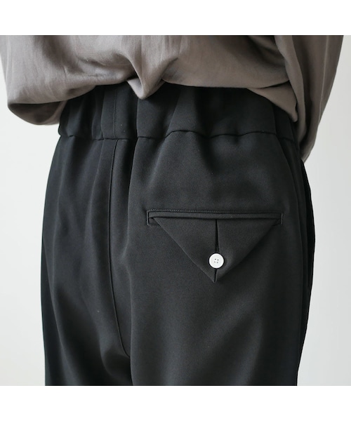 no control air 黒の細身テーパードパンツ no control air 黒の細身テーパードパンツ