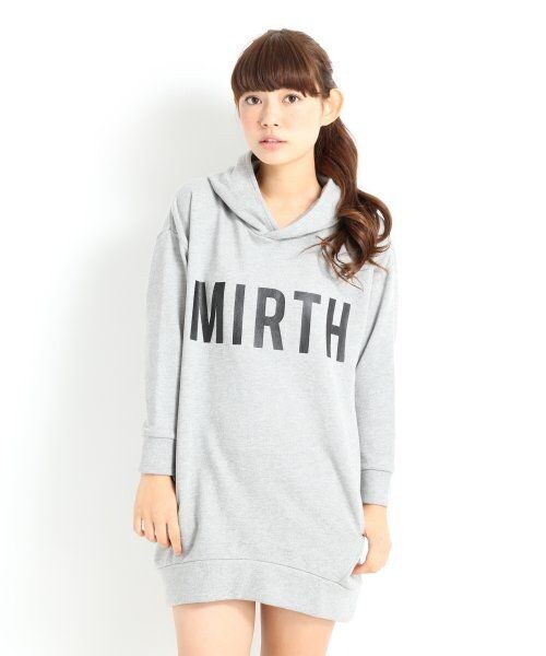 LOWRYS FARM（ローリーズファーム）の「ウラケプリントパーカーワンピースロングスリーブ（ワンピース/ドレス・レディース・アイボリー/ブラック/グレー・Ｍ/Ｌ）」の3枚目の写真