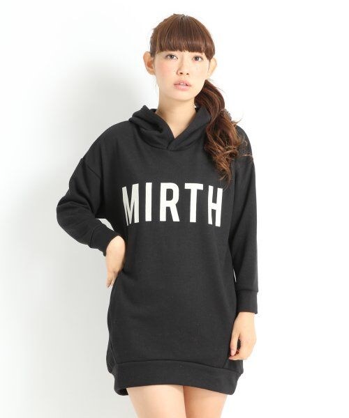 LOWRYS FARM（ローリーズファーム）の「ウラケプリントパーカーワンピースロングスリーブ（ワンピース/ドレス・レディース・アイボリー/ブラック/グレー・Ｍ/Ｌ）」の2枚目の写真