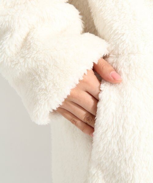 LOWRYS FARM（ローリーズファーム）の「★有村架純さん着用アイテム★フェイクファーショールフードコート（ジャケット/アウター・レディース・オフ/ベージュ/ブラック・Ｍ/Ｌ）」の10枚目の写真