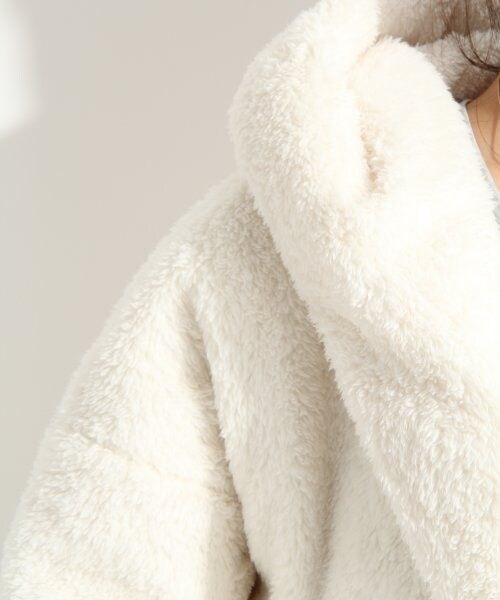 LOWRYS FARM（ローリーズファーム）の「★有村架純さん着用アイテム★フェイクファーショールフードコート（ジャケット/アウター・レディース・オフ/ベージュ/ブラック・Ｍ/Ｌ）」の8枚目の写真