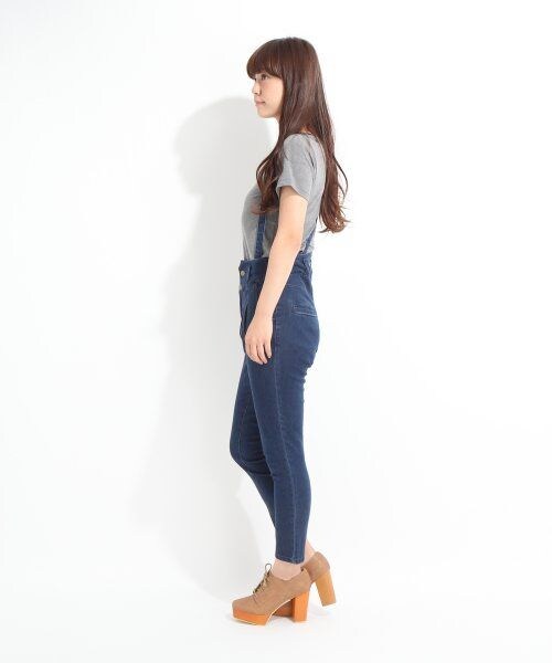 LOWRYS FARM（ローリーズファーム）の「ストレッチハイウエストサスツキパンツ（パンツ・レディース・オフ/ブラック/デニム・Ｍ/Ｌ）」の4枚目の写真