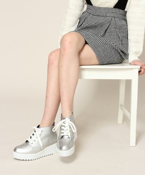 JEANASIS（ジーナシス）の「アツゾコレースUPブーツ（シューズ・レディース・シルバー/レッド/ブラック・M(23-23.5)/L(24-24.5)）」の3枚目の写真