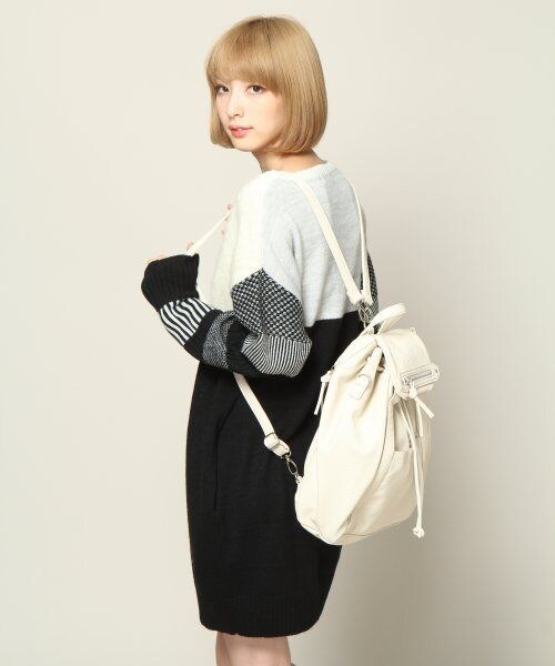 JEANASIS(ジーナシス)の「2WAYリュック(バッグ・レディース・アイボリー/ブラック・FREE)」の1枚目の写真