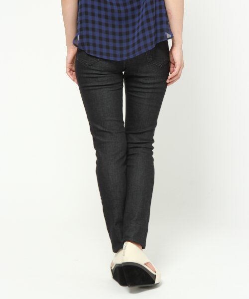 JEANASIS（ジーナシス）の「パウダータッチデニムスキニーパンツ（パンツ・レディース・ブルー系その他/ブラック/ブラック系その他/ネイビー・S/M）」の4枚目の写真