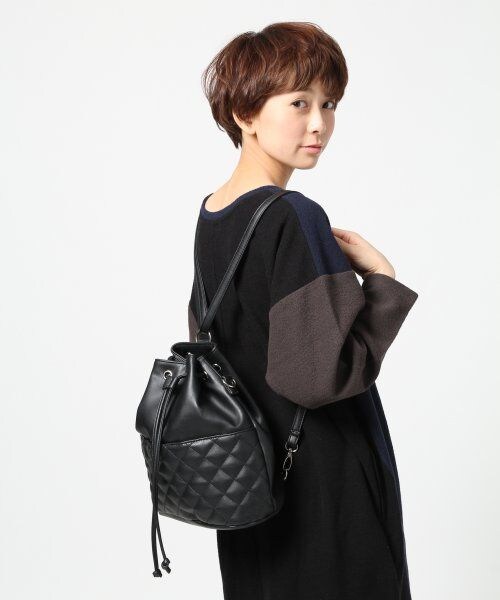 LEPSIM(レプシィム)の「キルティング2WAYリュック(バッグ・レディース・ネイビー/ピンクベージュ/ブラック・ONE SIZE)」の1枚目の写真