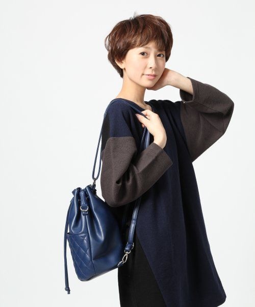 LEPSIM(レプシィム)の「キルティング2WAYリュック(バッグ・レディース・ネイビー/ピンクベージュ/ブラック・ONE SIZE)」の2枚目の写真