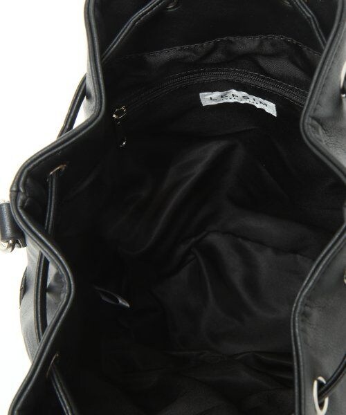 LEPSIM(レプシィム)の「キルティング2WAYリュック(バッグ・レディース・ネイビー/ピンクベージュ/ブラック・ONE SIZE)」の8枚目の写真