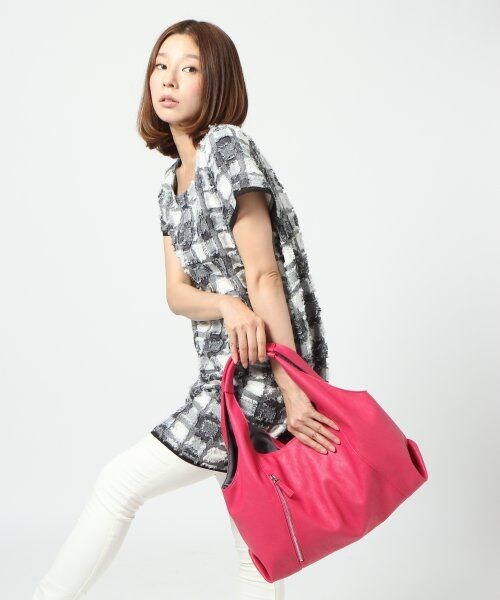 LEPSIM(レプシィム)の「ジップキリカエバッグ(バッグ・レディース・アイボリー/ブラック/ピンク・ONE SIZE)」の3枚目の写真