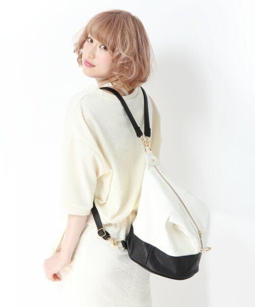 Heather（ヘザー）の「ＺＩＰ３ＷＡＹリュック（バッグ・レディース・ブラック×ホワイト/ベージュ/ブラック・ONE SIZE）」の2枚目の写真