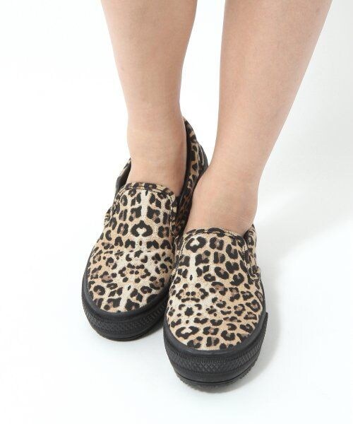 Heather（ヘザー）の「アツゾコスリッポン（シューズ・レディース・ホワイト/ブラック/ヒョウ・Ｍ(23.0～23.5)/Ｌ（24.0～24.5)）」の2枚目の写真