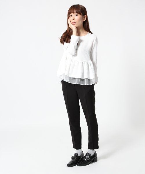 A part by(アパートバイ)の「Pヒョウエンボスペプラムブラウス(トップス・レディース・ブラック/ホワイト・L/M)」の5枚目の写真