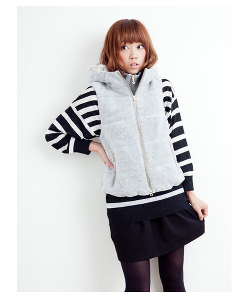 E hyphen world gallery（イーハイフンワールドギャラリー）の「ウールニットベスト（ベスト・レディース・杢グレー/ブラック/キャメル・F）」の2枚目の写真