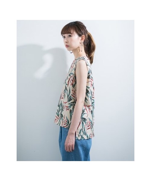 KBF（ケイビーエフ）の「リゾートプリントノースリーブ（トップス・レディース・IVORY/NAVY・one）」の11枚目の写真