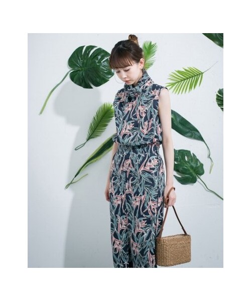 KBF（ケイビーエフ）の「リゾートプリントノースリーブ（トップス・レディース・IVORY/NAVY・one）」の7枚目の写真