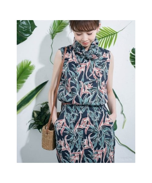 KBF（ケイビーエフ）の「リゾートプリントノースリーブ（トップス・レディース・IVORY/NAVY・one）」の5枚目の写真