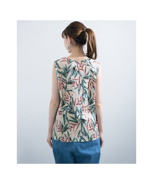 KBF（ケイビーエフ）の「リゾートプリントノースリーブ（トップス・レディース・IVORY/NAVY・one）」の12枚目の写真