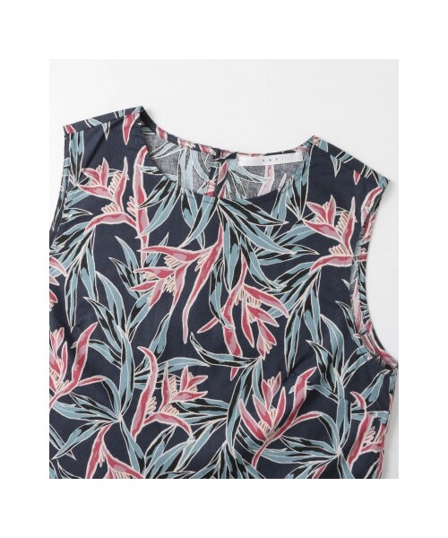 KBF（ケイビーエフ）の「リゾートプリントノースリーブ（トップス・レディース・IVORY/NAVY・one）」の15枚目の写真