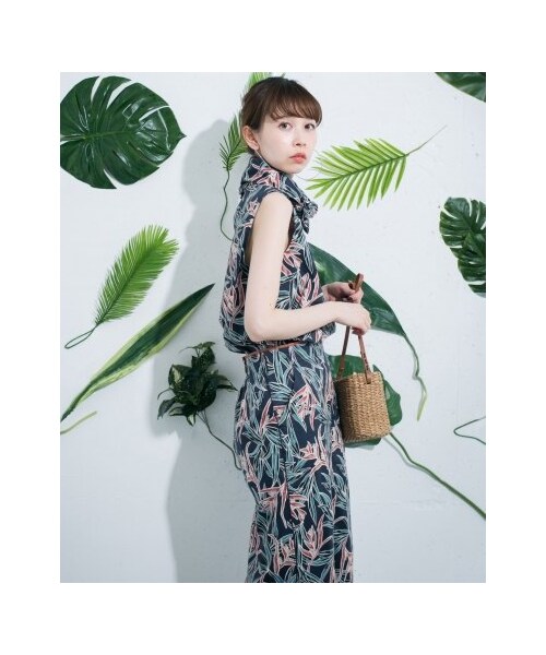 KBF（ケイビーエフ）の「リゾートプリントノースリーブ（トップス・レディース・IVORY/NAVY・one）」の6枚目の写真