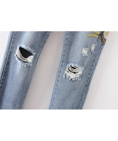 ZARA（ザラ）の「刺繍ダメージデニム ジーンズ（デニムパンツ