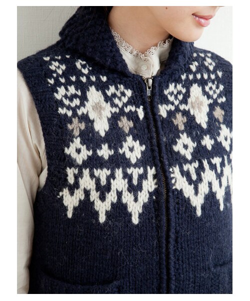 earth music&ecology(アースミュージックアンドエコロジー)の「【Special Price】カウチンニットベスト(ベスト・レディース・アイボリー/ベージュ/ネイビー・L/XS)」の4枚目の写真