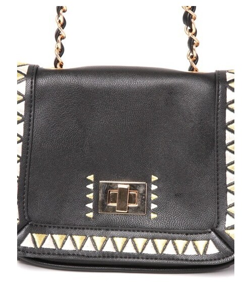 E hyphen world gallery（イーハイフンワールドギャラリー）の「チェーンショルダーバッグ　　（バッグ・ポーチ・レディース・ブラック/ブラウン・F）」の6枚目の写真