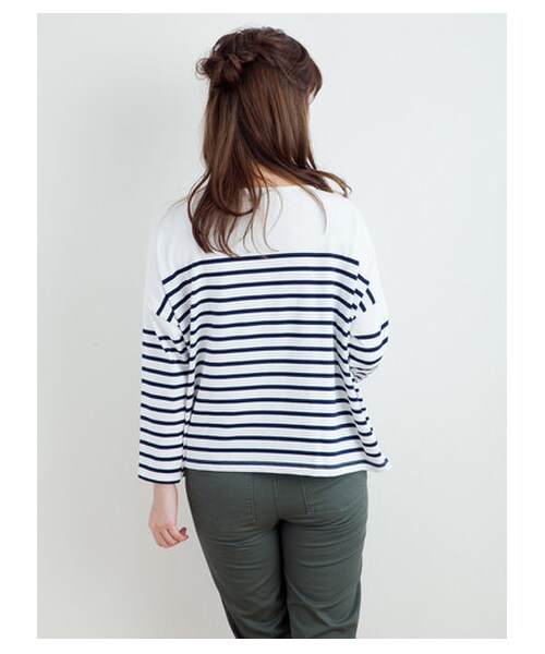 SEVENDAYS=SUNDAY(セブンデイズサンデイ)の「ルーズドルマンボーダーTシャツ (カットソー・レディース・オフホワイト/ベージュ/ネイビー・F)」の6枚目の写真