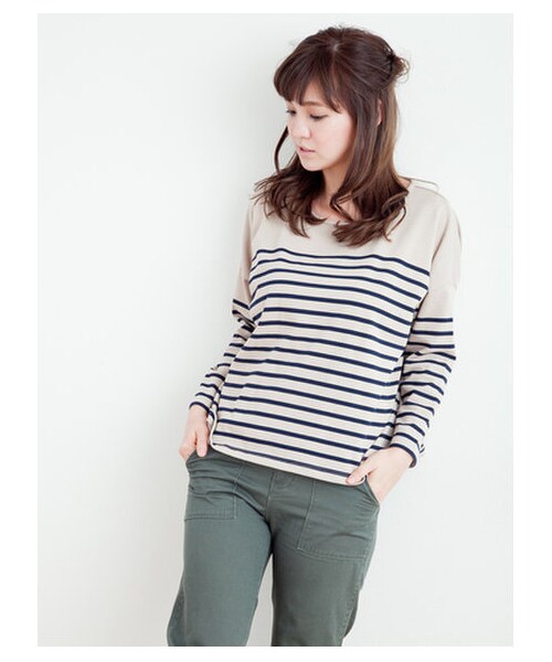 SEVENDAYS=SUNDAY(セブンデイズサンデイ)の「ルーズドルマンボーダーTシャツ (カットソー・レディース・オフホワイト/ベージュ/ネイビー・F)」の2枚目の写真