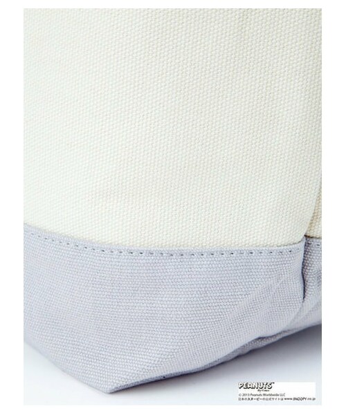 earth music&ecology（アースミュージックアンドエコロジー）の「【Special Price】【WEB限定カラー】［Snoopy］ プリントバッグ（バッグ・ポーチ・レディース・グレー・F）」の5枚目の写真