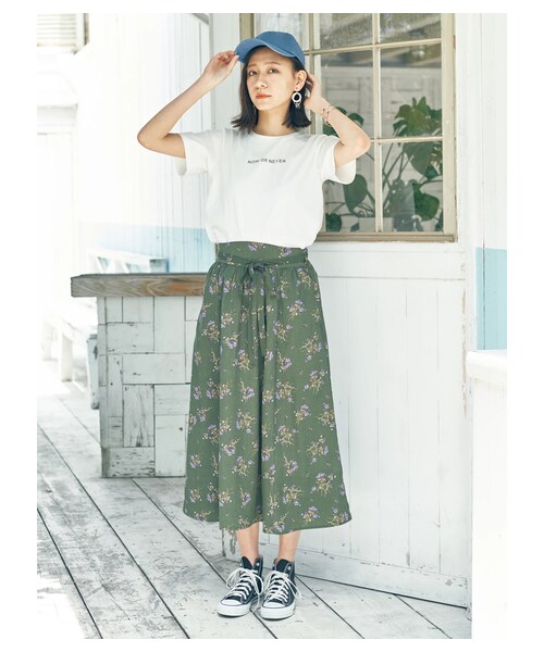 earth music&ecology(アースミュージックアンドエコロジー)の「ワンポイントロゴTシャツ(トップス・オフホワイト/杢ライトグレー/カーキ/ネイビー・F)」の2枚目の写真