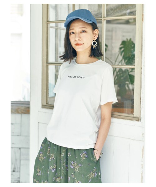 earth music&ecology(アースミュージックアンドエコロジー)の「ワンポイントロゴTシャツ(トップス・オフホワイト/杢ライトグレー/カーキ/ネイビー・F)」の1枚目の写真