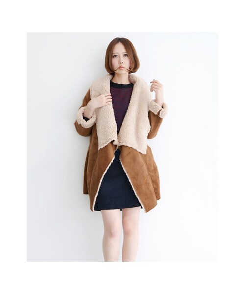 KBF(ケイビーエフ)の「KBF+ ロングフェイクムートンコート(ジャケット/アウター・レディース・ブラウン/ネイビー・one)」の3枚目の写真