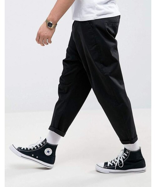 asos（エイソス）の「ASOS Oversized Tapered Chino in Black（その他パンツ・メンズ・Black・W32 L30/W30 L30/W36 L32/W33 L30/W32 L34/W29 L30/W34 L32/W31 L32/W38 L34/W34 L30/W34 L34/W32 L32/W30 L32/W36 L34/W33 L32/W31 L30/W38 L32/W29 L32/W31 L34/W33 L34/W30 L34/W28 L32/W28 L30/W26 L30/W26 L32/W36 L30）」の3枚目の写真