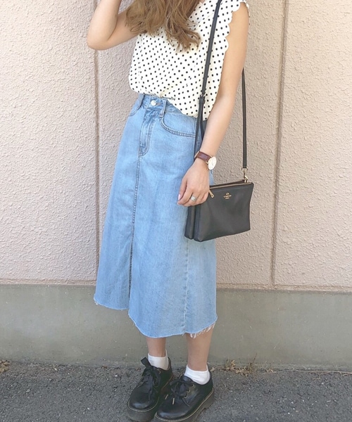 chocomee（チョコミー）の「デニムスリットスカート（デニムスカート・レディース・ブルー/ライトブルー・S/M）」の2枚目の写真