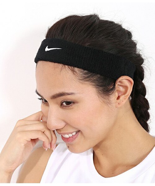 girl wearing nike headband