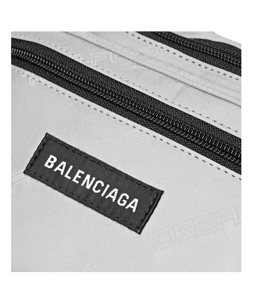 BALENCIAGA（バレンシアガ）の「Balenciaga Explorer Printed Shell Belt Bag（メッセンジャーバッグ・メンズ・Silver・One Size）」の4枚目の写真