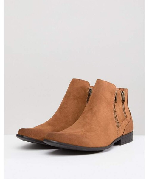 asos（エイソス）の「ASOS Wide Fit Chelsea Boots With Zip Detail In Tan Faux Suede（ブーツ・メンズ・Brown・Us 10/Us 14/Us 12/Us 11/Us 15/Us 13/Us 8/Us 7/Us 9）」の3枚目の写真