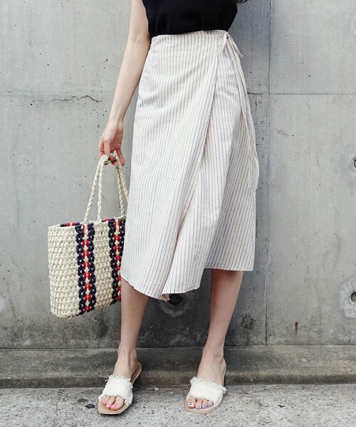 DHOLIC（ディーホリック）の「ピンストライプラップスカート（スカート・レディース・ホワイト/ベージュ・FREE）」の2枚目の写真