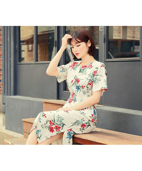 HOTPING(ホッピン)の「ウエストタイフローラルワンピース(ワンピース・レディース・アイボリー・1(XS-S)/2(M-L)/3(L-XL))」の1枚目の写真