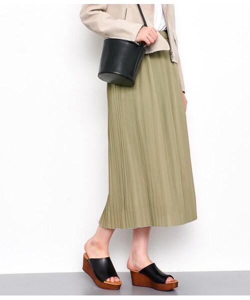 ADAM ET ROPE'(アダムエロペ)の「ランダムプリーツタイトスカート(スカート・レディース・ブラック/カーキ/カラシ・F)」の2枚目の写真