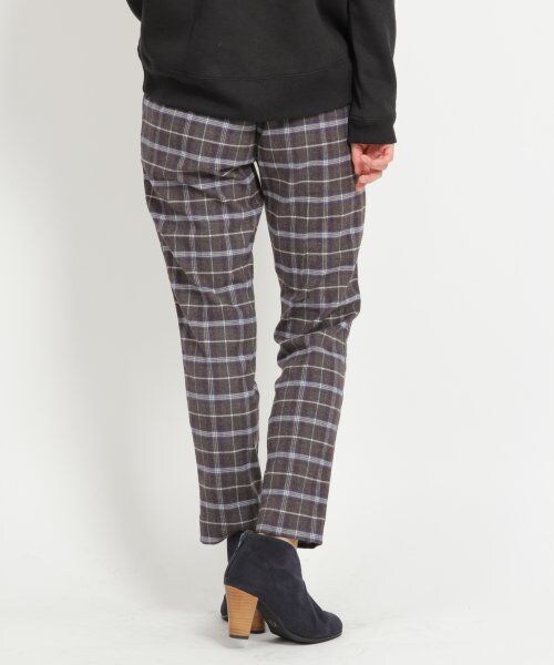 GLOBAL WORK（グローバルワーク）の「ストレッチェックタックパンツ（パンツ・レディース・グレー18/ネイビー88・Ｌ/Ｍ/Ｓ）」の4枚目の写真