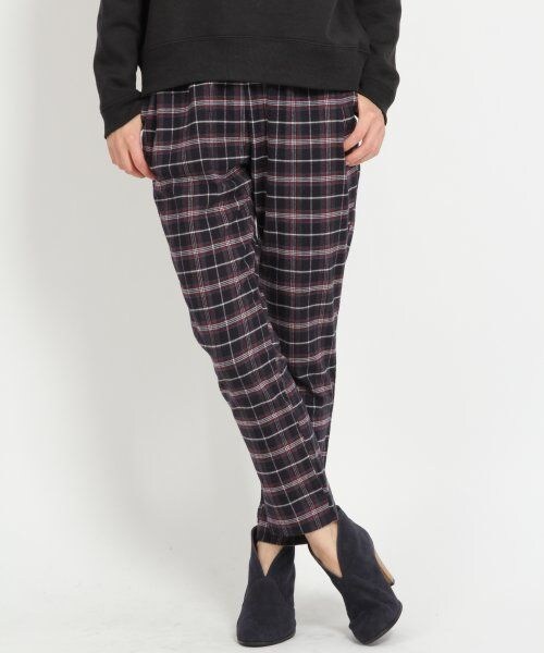 GLOBAL WORK（グローバルワーク）の「ストレッチェックタックパンツ（パンツ・レディース・グレー18/ネイビー88・Ｌ/Ｍ/Ｓ）」の2枚目の写真